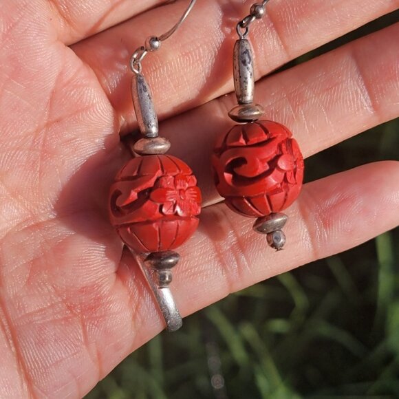 Gorgeous vintage 925 sterling silver carved red cinnabar flower swirl earrings - Picture 8 of 16